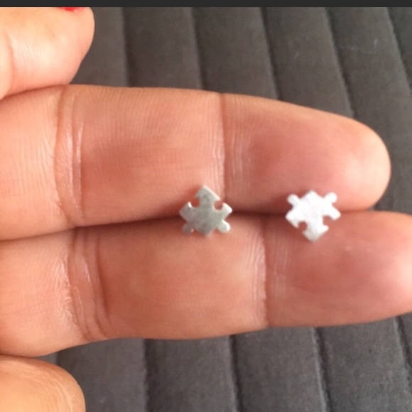 2 🧩🧩Sets of Autism Awareness Stud Earrings - Picture 2 of 4